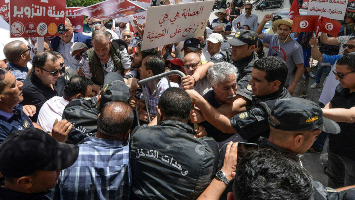 Tunisie : Heurts lors d'une manifestation contre le référendum