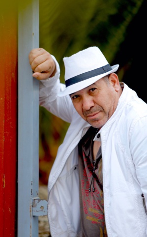 Interview avec Driss Roukhe : « Dans le théâtre, le moi et l’autre sont intrinsèquement liés » Interview avec Driss Roukhe : « Dans le théâtre, le moi et l’autre sont intrinsèquement liés »