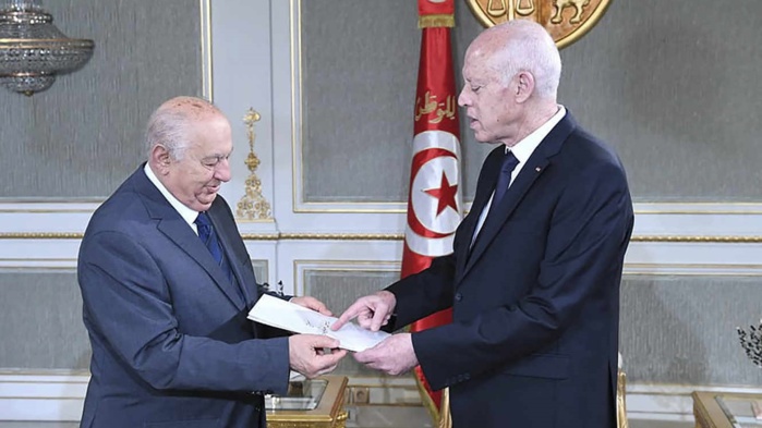 Tunisie / Constitution : Saied a-t-il substitué son texte à celui de la commission constitutionnelle ?