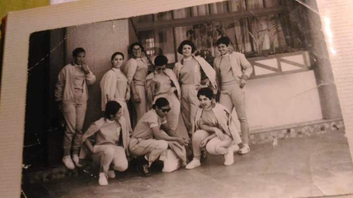 Zoubida la première debout à droite. Zoubida la première debout à droite.