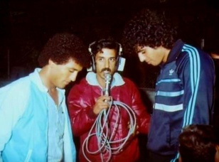 El Harraq interviewant Aziz Bouderbala et Badou Zaki.