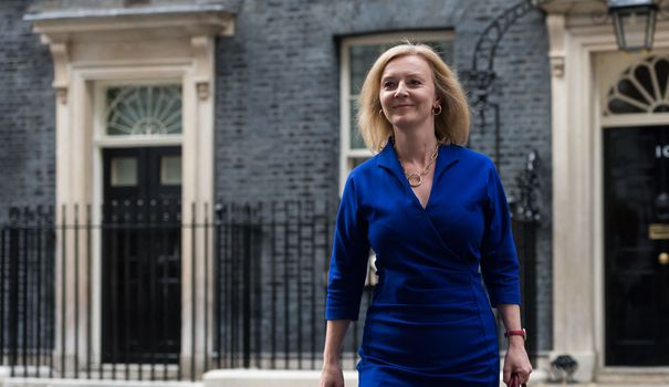 Royaume-Uni : Liz Truss succède à Boris Johnson à Downing Street (officiel) 