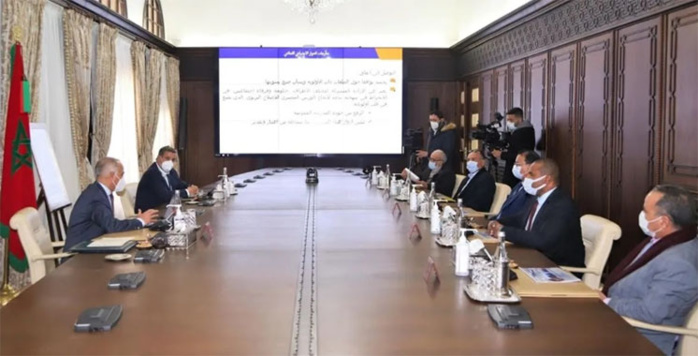 Enseignants-chercheurs : la valorisation salariale au menu d'une réunion entre les syndicats et Aziz Akhannouch Enseignants-chercheurs : la valorisation salariale au menu d'une réunion entre les syndicats et Aziz Akhannouch