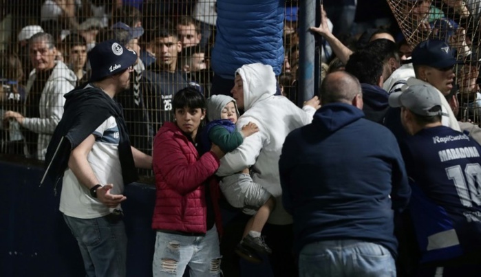 Championnat argentin : Un mort et plusieurs supporters blessés lors d’un match de Boca Juniors Championnat argentin : Un mort et plusieurs supporters blessés lors d’un match de Boca Juniors