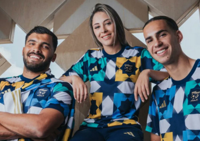 Affaires des maillots "copier-coller" du patrimoine marocain : Adidas résilie son contrat avec l'Algérie Affaires des maillots "copier-coller" du patrimoine marocain : Adidas résilie son contrat avec l'Algérie