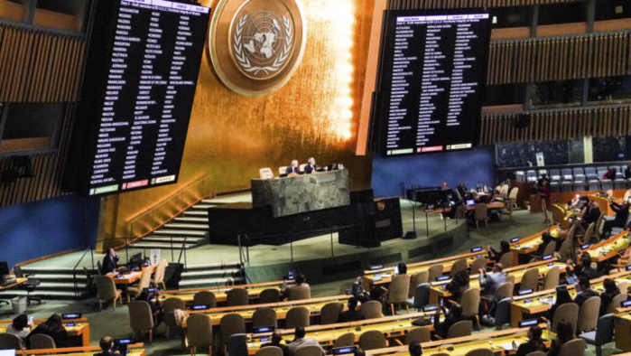 Guerre en Ukraine : L’ONU condamne l'annexion russe de régions ukrainiennes