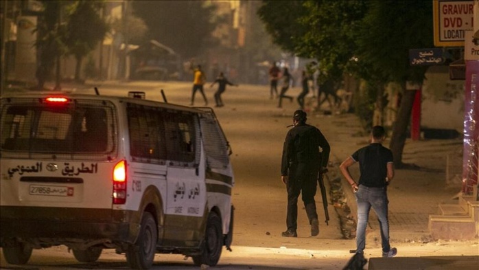 Tunisie : Deuxième nuit d’affrontements entre manifestants et forces de l’ordre