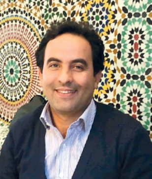 Interview avec Mounir Akasbi : « Zellige marocain, un héritage transmis de génération en génération » Interview avec Mounir Akasbi : « Zellige marocain, un héritage transmis de génération en génération »