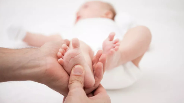 Santé / Malformations des pieds de bébés: causes et traitement