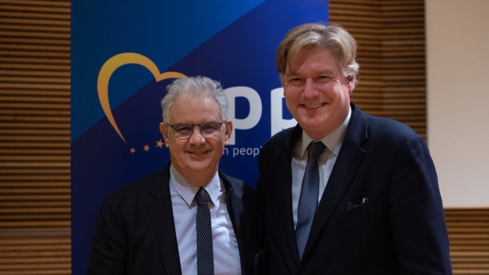 Antonio Lopez-Isturiz White, SG du Parti populaire européen avec Nizar Baraka, SG du Parti de l’Istiqlal. (Ph. Archive) Antonio Lopez-Isturiz White, SG du Parti populaire européen avec Nizar Baraka, SG du Parti de l’Istiqlal. (Ph. Archive)
