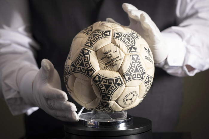 Mondial : Le ballon ‘’ la main de Maradona’’ bientôt aux enchères ! Mondial : Le ballon ‘’ la main de Maradona’’ bientôt aux enchères !