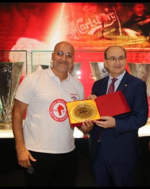 Lotfi Dahbi avec le président du FC Séville.