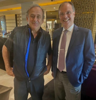 -Michel Platini aux côtés de Hassan Bargach, directeur d'un grand palace de la capitale où il résidait.