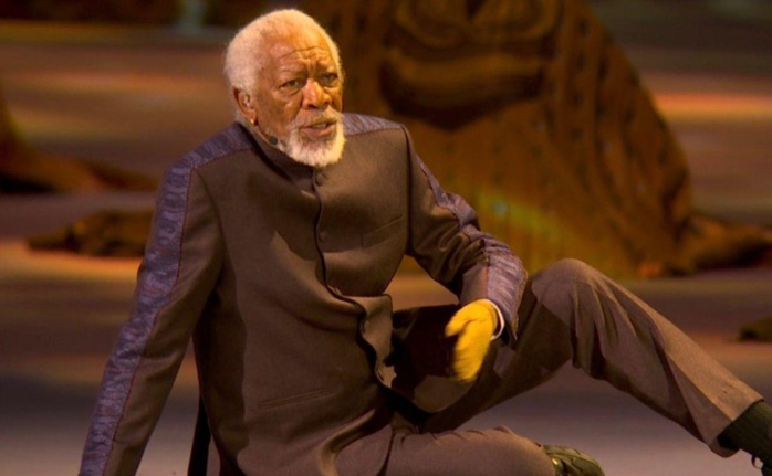 Mondial 2022 / Cérémonie d’ouverture : La main gantée et figée de Morgan Freeman !? Mondial 2022 / Cérémonie d’ouverture : La main gantée et figée de Morgan Freeman !?