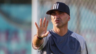 Mondial / Lu sur Tweeter : Des algériens harcèlent un supporter camerounais isolé dans les rues du Qatar Mondial / Lu sur Tweeter : Des algériens harcèlent un supporter camerounais isolé dans les rues du Qatar