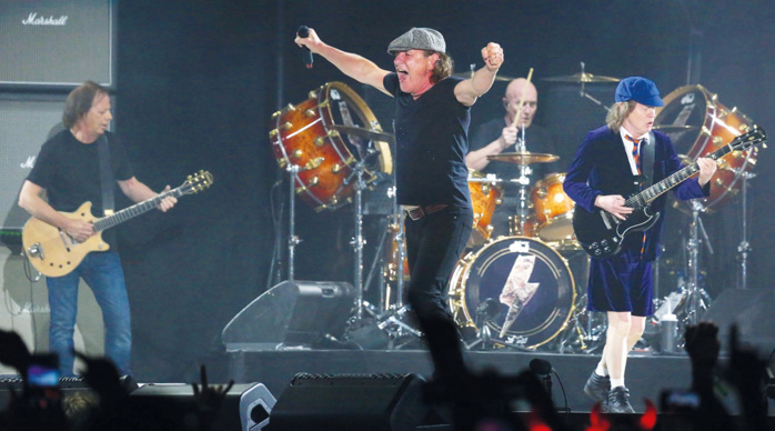 Brian Johnson, chanteur d’AC/DC, n’entendait plus le son des guitares. Il se débrouillait avec la mémoire musculaire.