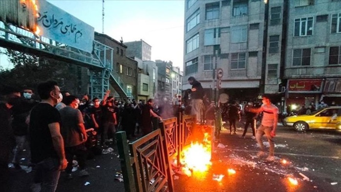 Iran : Plus de 300 morts depuis le début des troubles