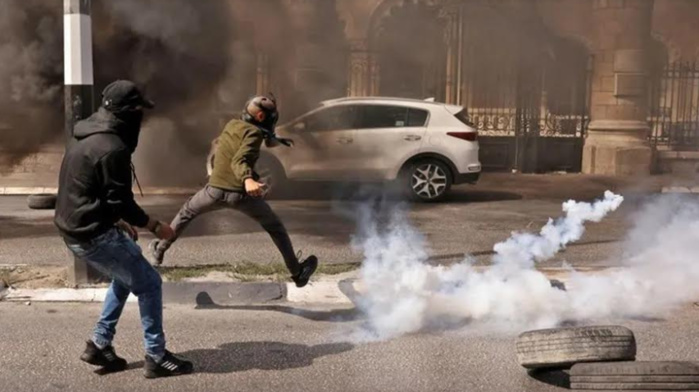 Palestine : Grève générale et des affrontements en Cisjordanie occupée Palestine : Grève générale et des affrontements en Cisjordanie occupée