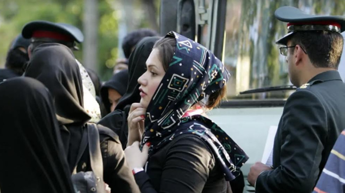 Iran : La police des mœurs abolie en attendant la révision de la loi sur le voile