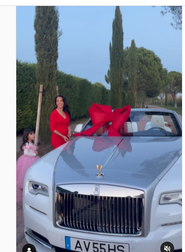 Fête de Noël : Géorgina Rodriguez offre une Rolls-Royce décapotable pour remonter le moral à son Ronaldo!