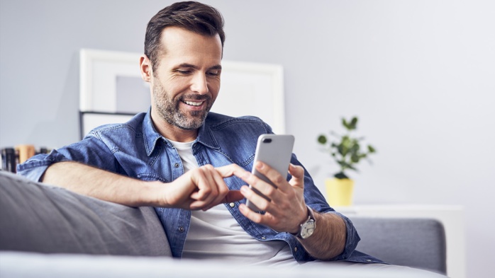 Les effrayantes mutations corporelles causées par l’usage obsessionnel des smartphones Les effrayantes mutations corporelles causées par l’usage obsessionnel des smartphones