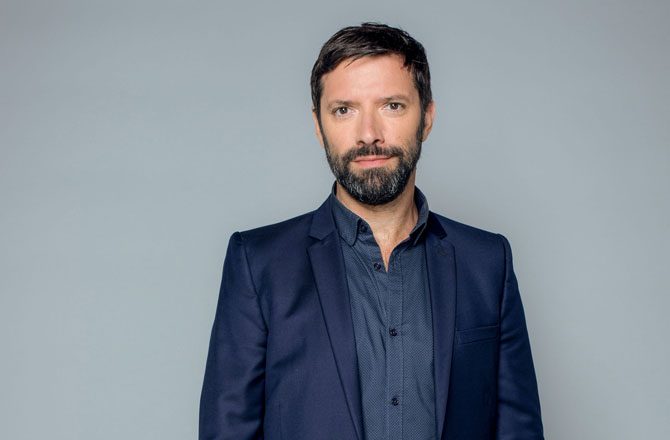 Julien Cazarre, Chroniqueur à "Rothen s’enflamme" sur RMC Sport. Julien Cazarre, Chroniqueur à "Rothen s’enflamme" sur RMC Sport.
