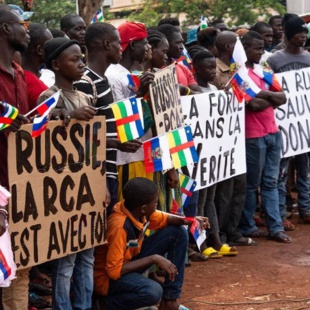 Afrique : Le Burkina courtisé par la France et la Russie