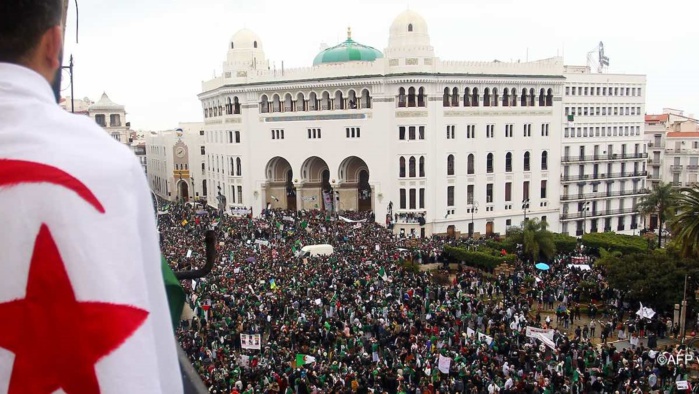 Algérie : Des «procès iniques» et 54 peines capitales