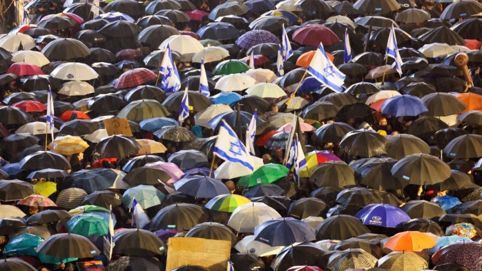 Israël : Des dizaines de milliers d’Israéliens conspuent Netanyahu et «les facistes» Israël : Des dizaines de milliers d’Israéliens conspuent Netanyahu et «les facistes»