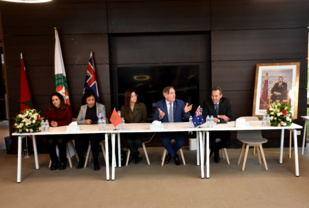 L’Ambassadeur d’Australie rend visite à la sélection marocaine féminine à Maâmora L’Ambassadeur d’Australie rend visite à la sélection marocaine féminine à Maâmora