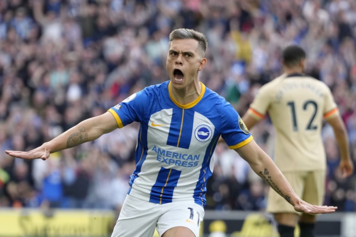 Arsenal rate Mudryk et recrute le milieu offensif belge Trossard