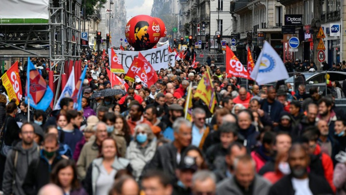 Réforme des retraites : Des dizaines de personnes battent le pavé à Paris Réforme des retraites : Des dizaines de personnes battent le pavé à Paris