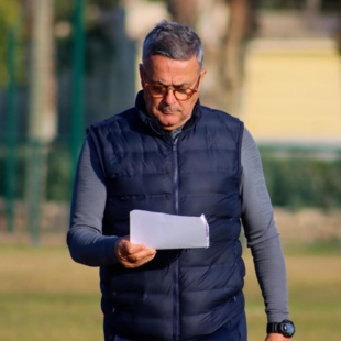 Le coach portugais de l'OCK. Le coach portugais de l'OCK.