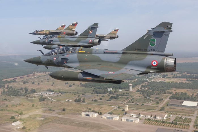 Des avions Mirage 2000-D français et des Mirages F1 marocains lors d'un exercice aérien conjoint (Droits réservés)