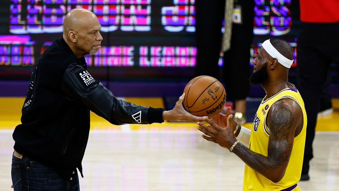 Basket : LeBron James devient le meilleur marqueur de l'Histoire de la NBA Basket : LeBron James devient le meilleur marqueur de l'Histoire de la NBA