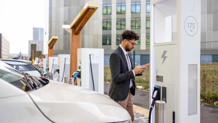 Véhicules électriques : Les bornes de recharge privées en plein essor