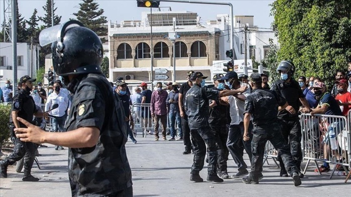 Tunisie : Les arrestations d'opposants se poursuivent