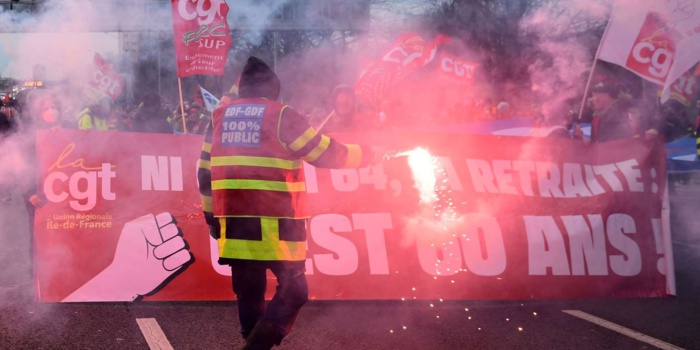 Réformes de retraites : La rue ne décolère pas en France Réformes de retraites : La rue ne décolère pas en France