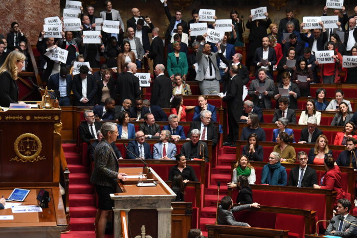 France : le gouvernement d'Elisabeth Borne échappe à deux motions de censure