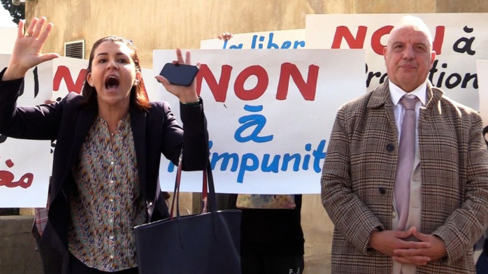 Rabat : Sit-in devant l’ambassade de France contre la libération de Jacques Bouthier Rabat : Sit-in devant l’ambassade de France contre la libération de Jacques Bouthier