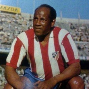 Avant Maroc-Pérou : Un hommage posthume à feu Larbi Ben Mbarek Avant Maroc-Pérou : Un hommage posthume à feu Larbi Ben Mbarek