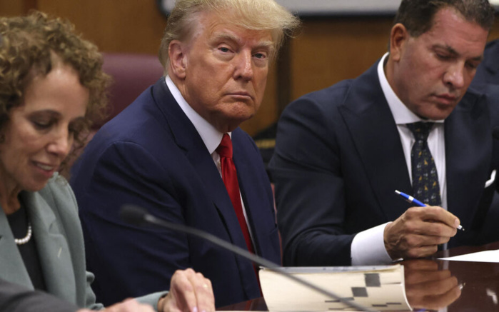 Inculpation de Trump : Une "insulte à la nation" clame le milliardaire devant ses partisans Inculpation de Trump : Une "insulte à la nation" clame le milliardaire devant ses partisans