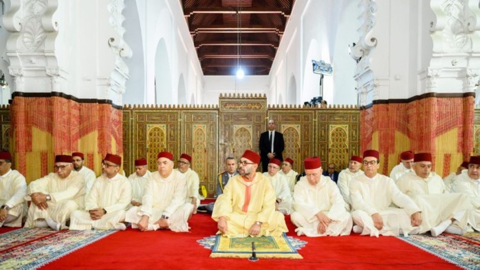 Le Roi accomplit la prière du vendredi à la mosquée Al Mohammadi à Casablanca Le Roi accomplit la prière du vendredi à la mosquée Al Mohammadi à Casablanca