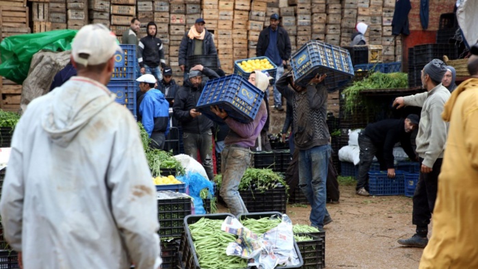 Reportage : Au marché de gros, grossistes et revendeurs se serrent les dents !
