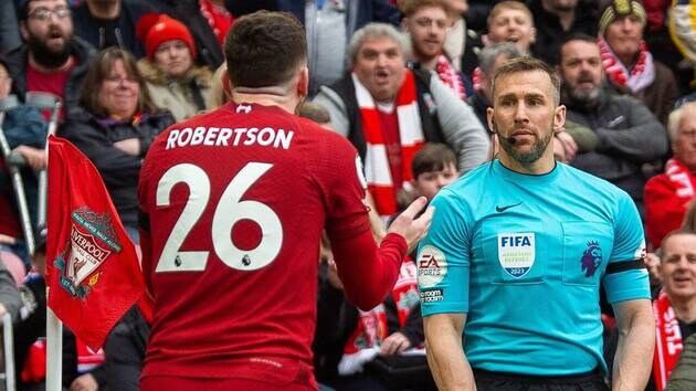 Premier League : Un arbitre suspendu pour suspicion de violence Premier League : Un arbitre suspendu pour suspicion de violence