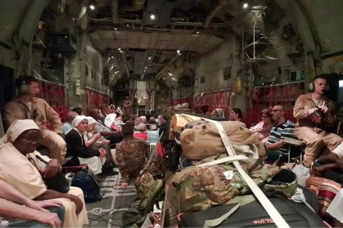 Soudan: Début des évacuations des ressortissants étrangers Soudan: Début des évacuations des ressortissants étrangers