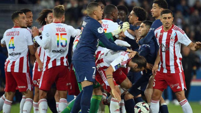 Ligue 1 / PSG : un autre carton rouge pour Hakimi