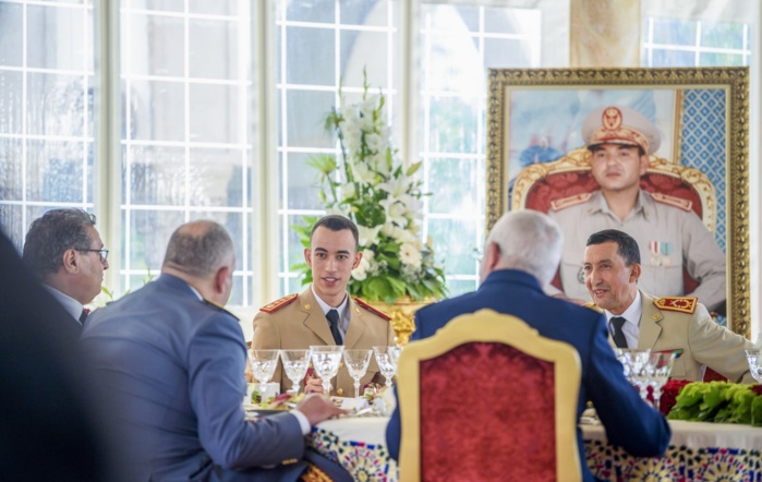 SAR le Prince Moulay El Hassan préside un déjeuner à l'occasion du 67ème anniversaire des FAR. SAR le Prince Moulay El Hassan préside un déjeuner à l'occasion du 67ème anniversaire des FAR.