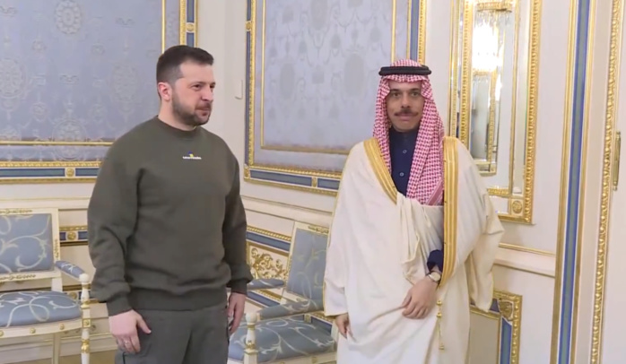 Zelensky arrive en Arabie saoudite pour participer au Sommet de la Ligue arabe Zelensky arrive en Arabie saoudite pour participer au Sommet de la Ligue arabe