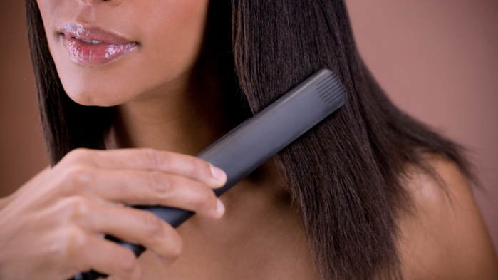 Santé : Lissage des cheveux et cancer : quel lien ?